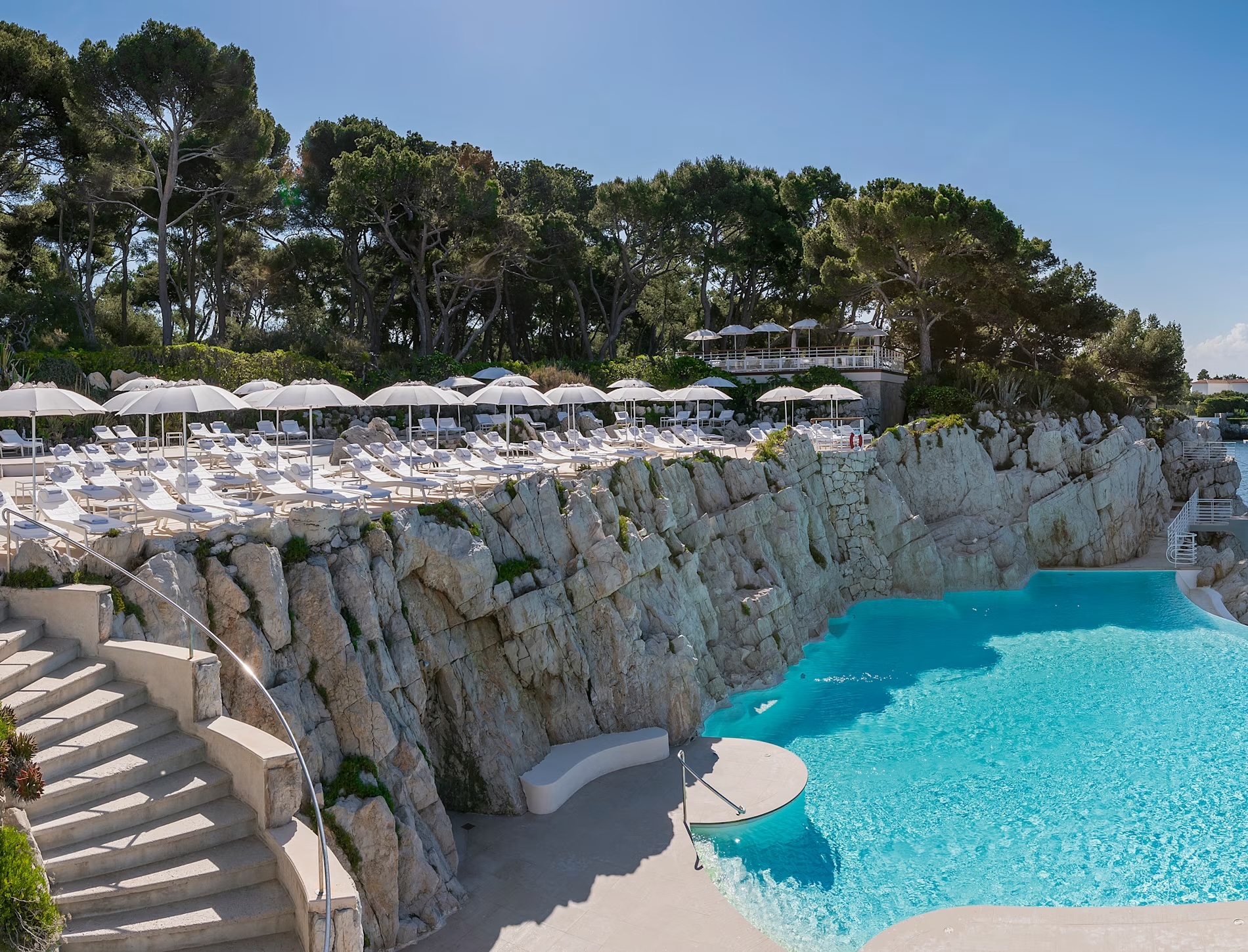 Hotel du Cap Eden Roc cliffside infinity pool overlooking the Mediterranean