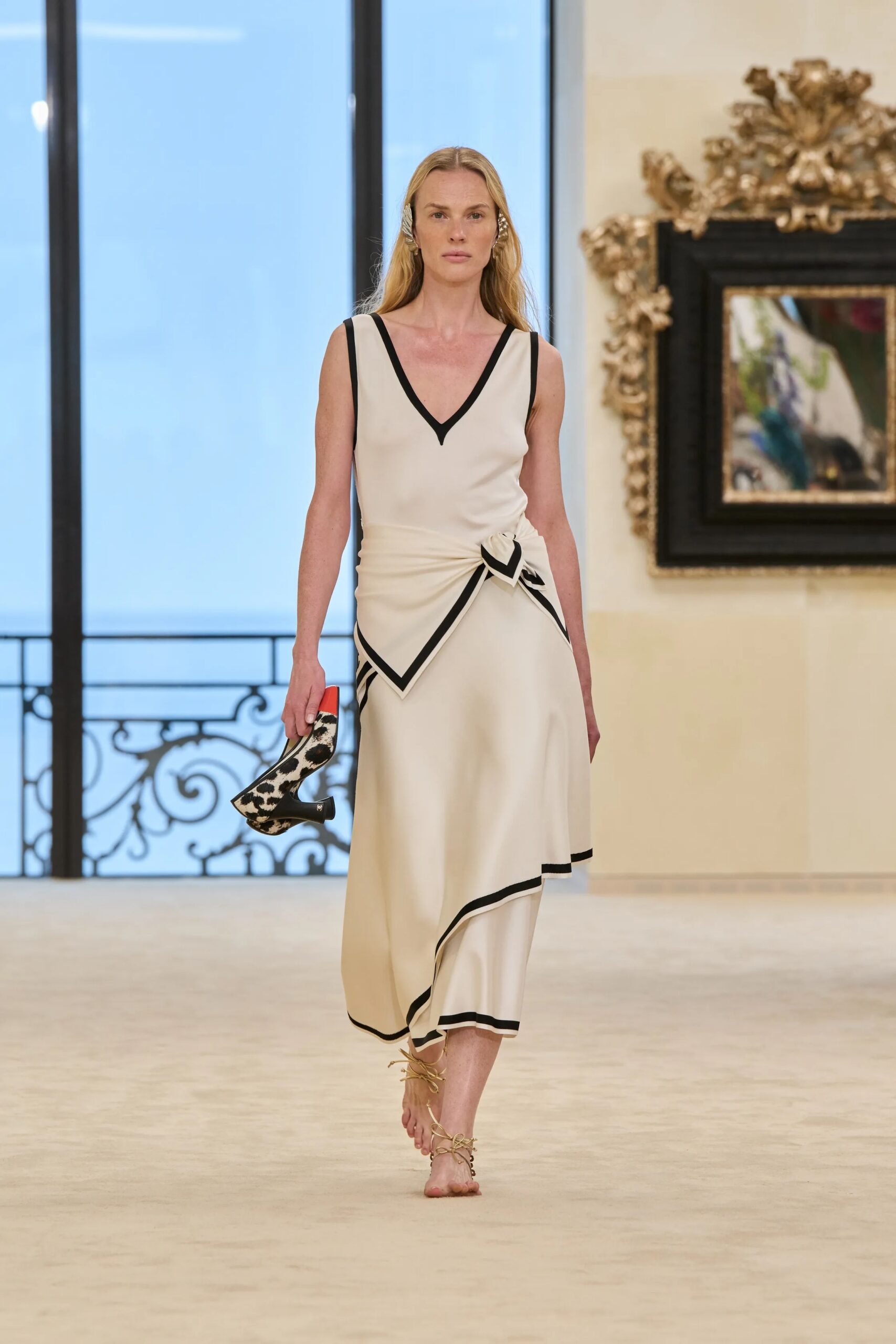 Chanel Cruise 2026/27 — Look 01