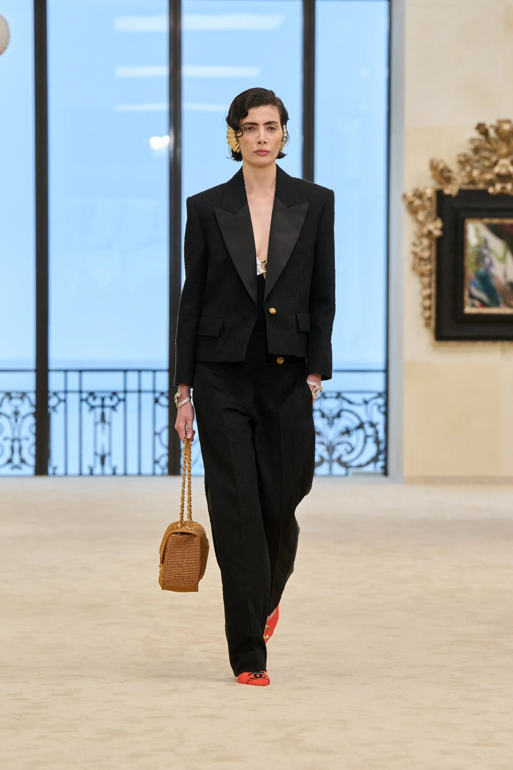 Chanel Cruise 2026/27 black tailored suit runway look