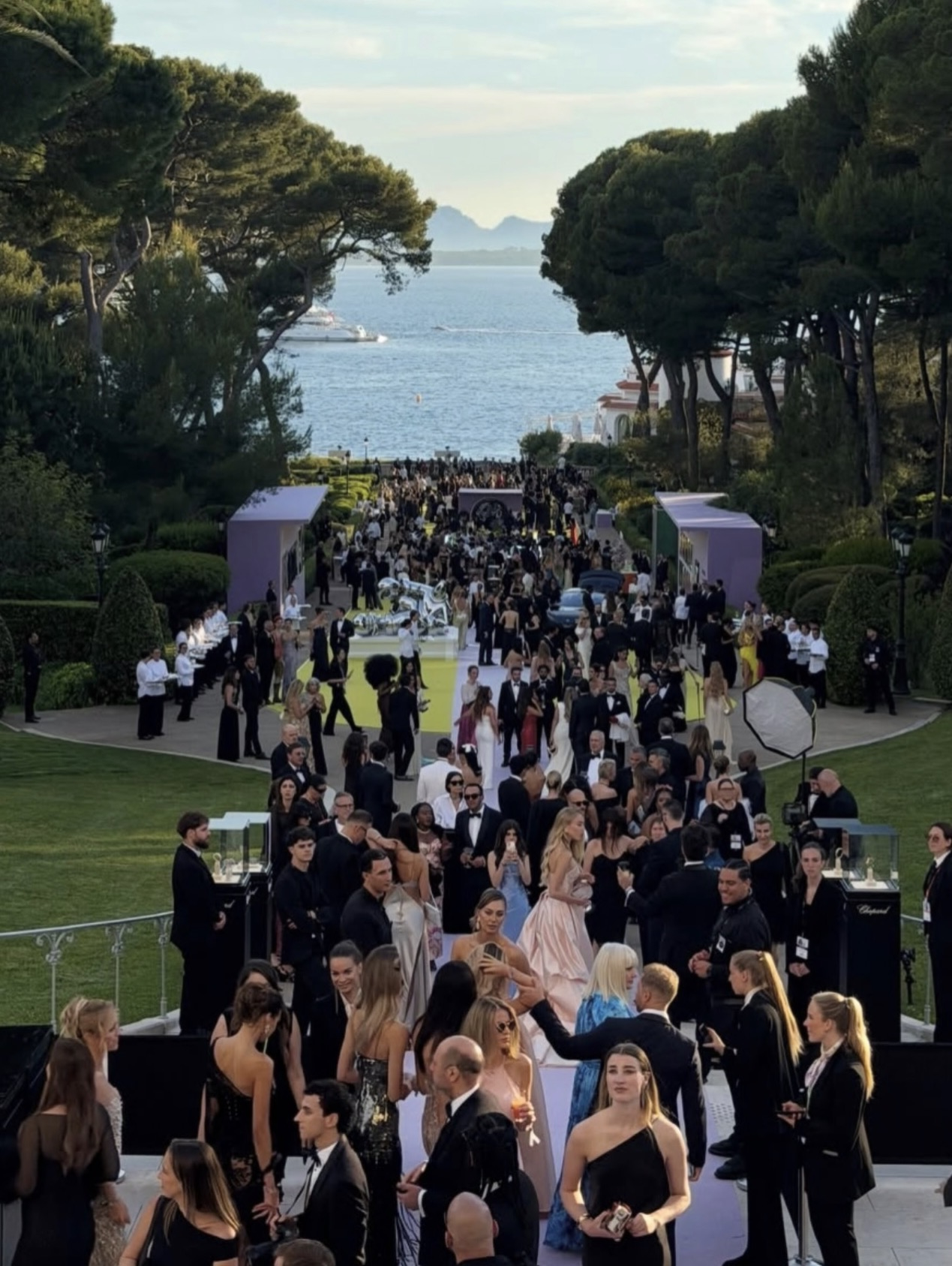 Atmosphere at the amfAR Gala at Hôtel du Cap-Eden-Roc in Cap d’Antibes